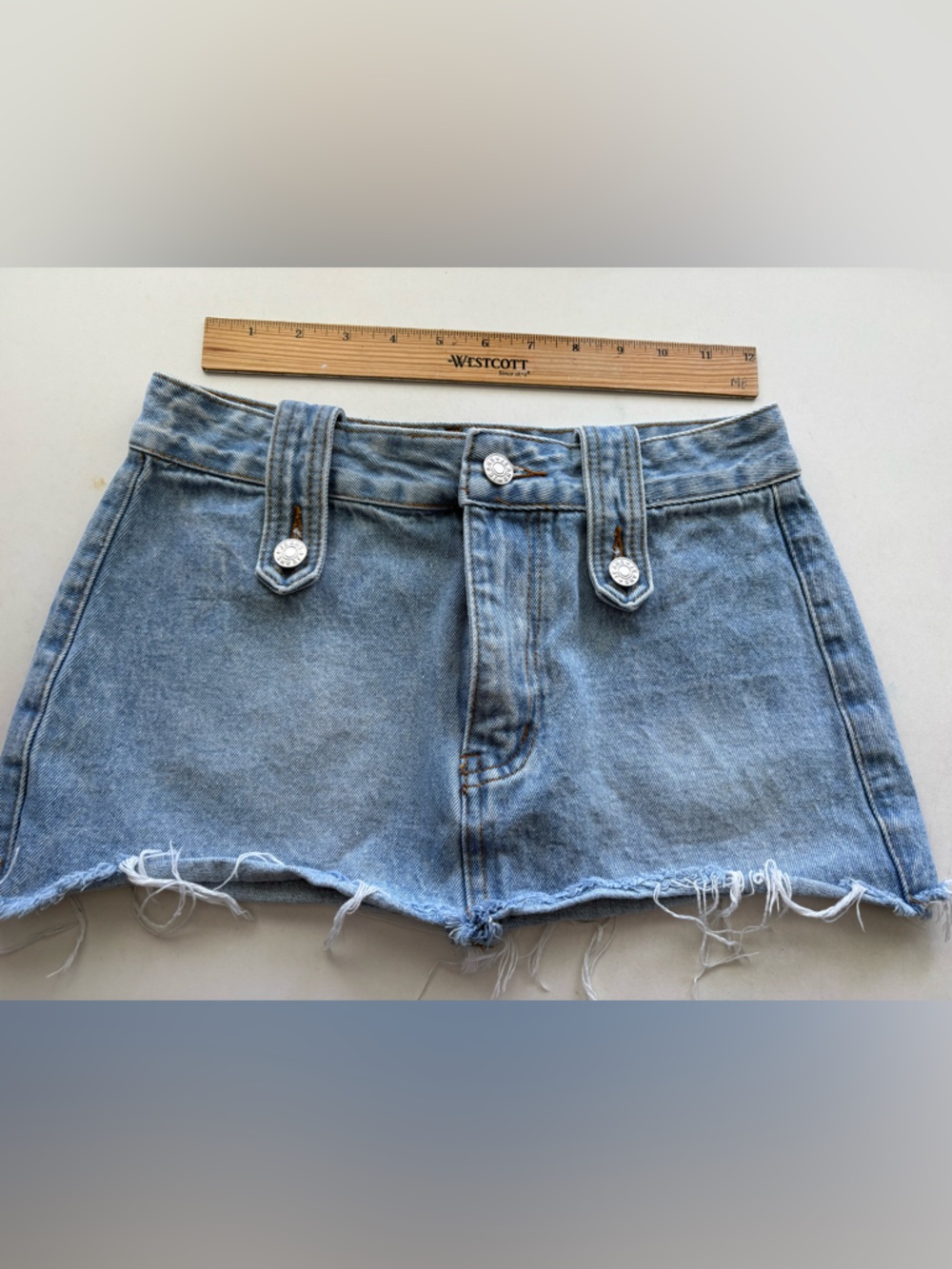SHEIN women’s size 2 Light Wash Distressed Denim Shorts